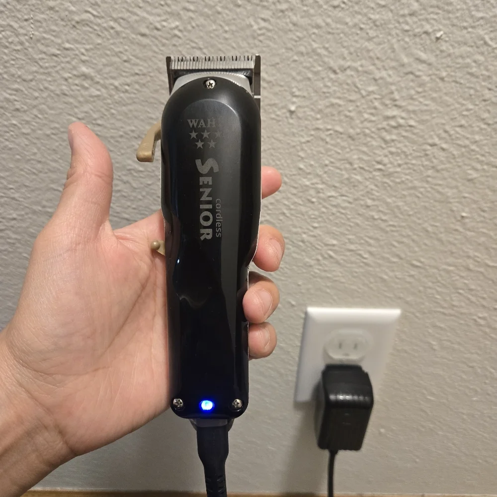 Professional Wahl Senior Black Clipper with Guards